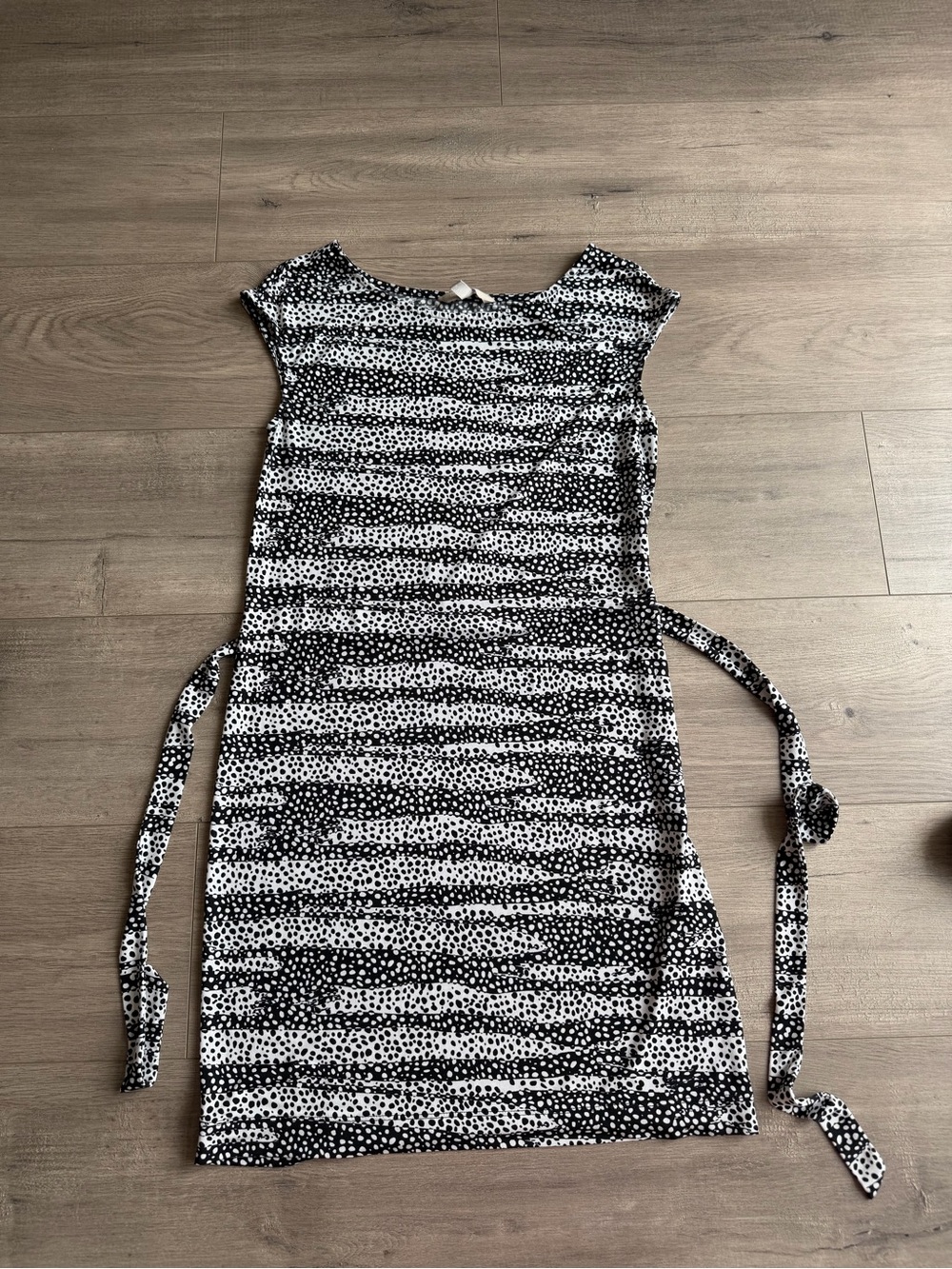 Banana Republic Factory Black & White lightweight dress - size XS